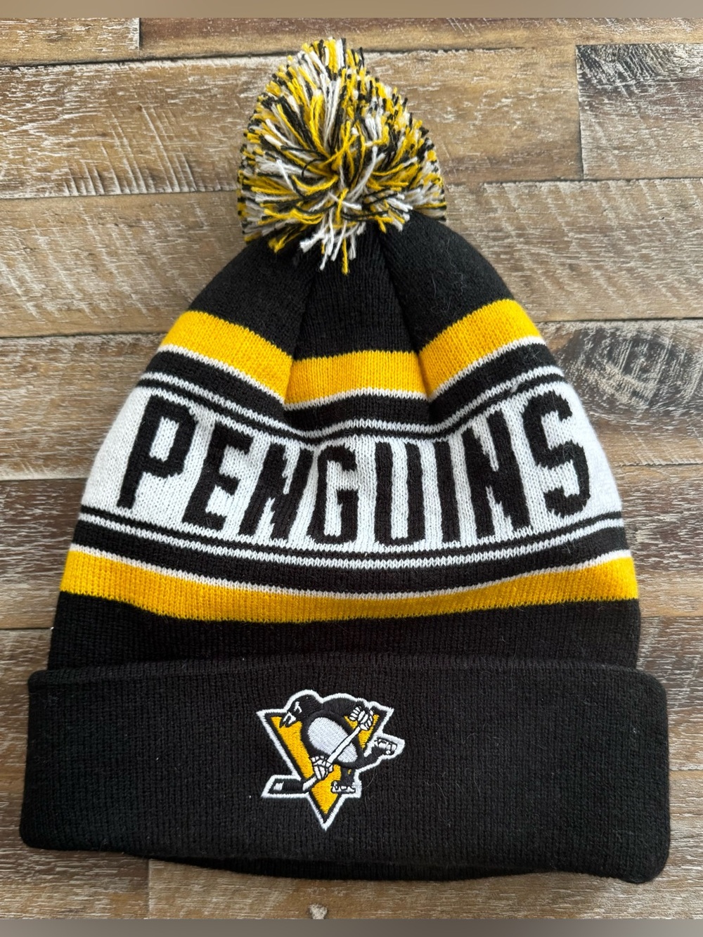 💛🖤Pittsburgh Penguins Unisex Adult Black & Yellow Pom Pom Beanie 🖤💛